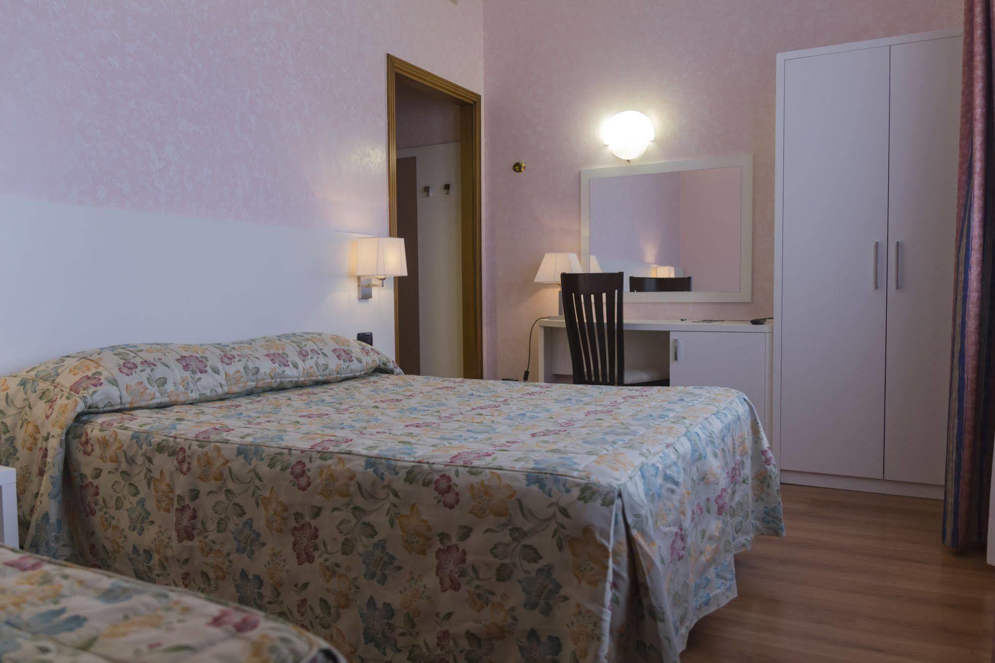 Hotel Pico ミランドラ エクステリア 写真